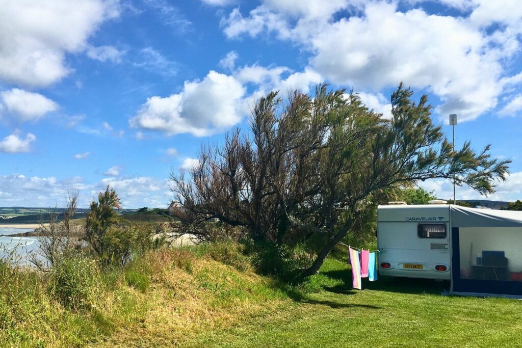 Emplacement de camping vue mer à Plomodiern - Camping de Pors Ar Vag
